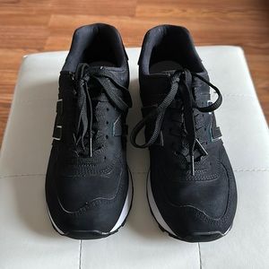 New Balance womens shoes color black size 7.5